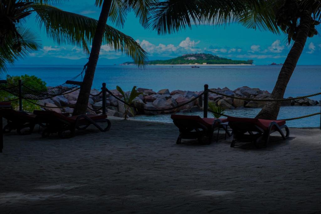 Anse Kerlan Beach Chalets photo