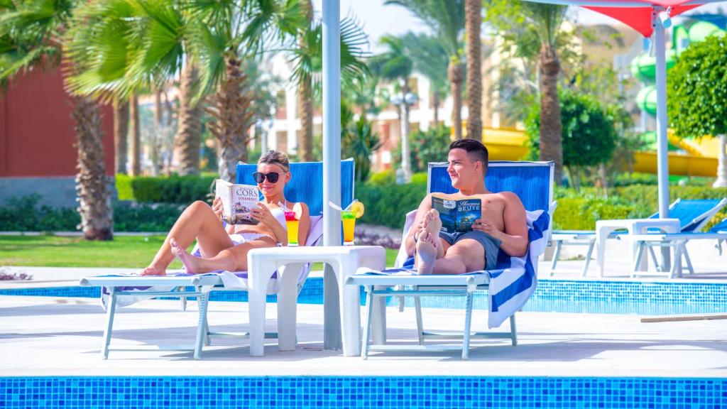 Titanic Beach - Families and Couples only — Swimming pool in Hurghada, Red Sea
