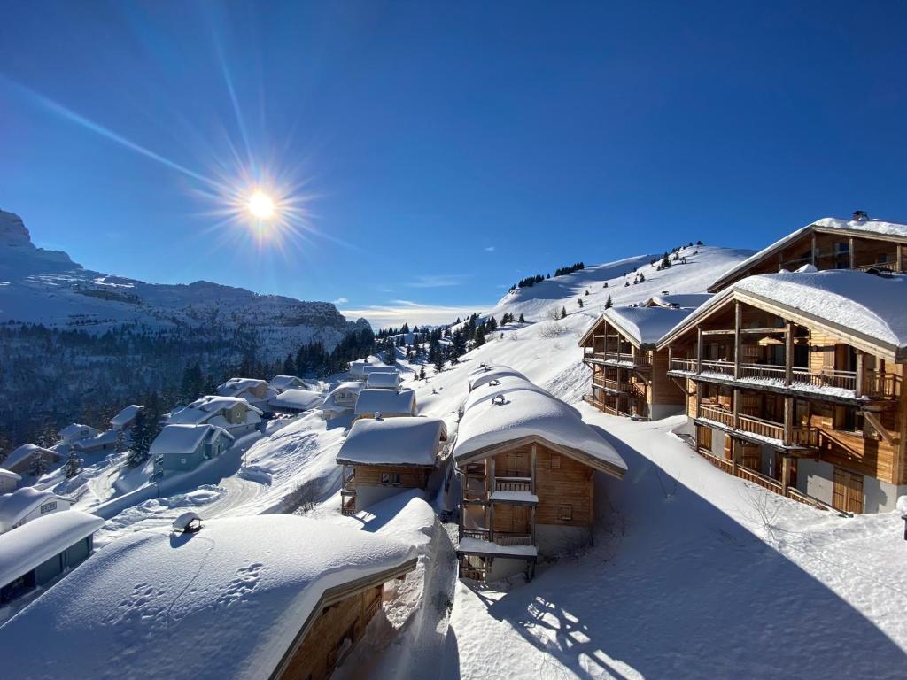 Vue panoramique sur les montagnes plein Sud - T2 Skis aux pieds, Piscine & Spa - 5