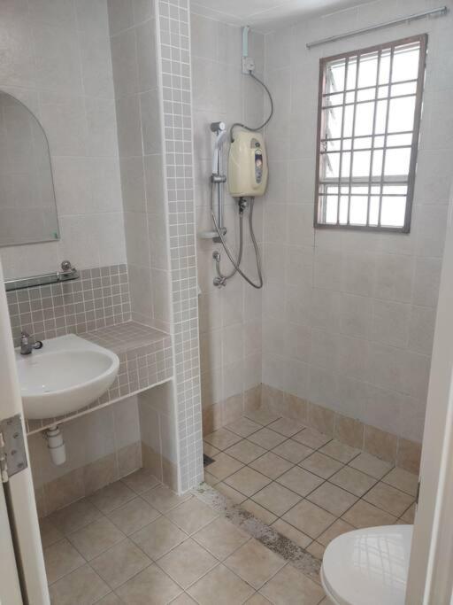Spacious 3 rooms Apartment@Desa Putra Condominium photo