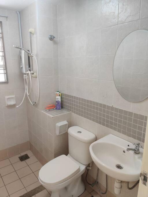Spacious 3 rooms Apartment@Desa Putra Condominium photo