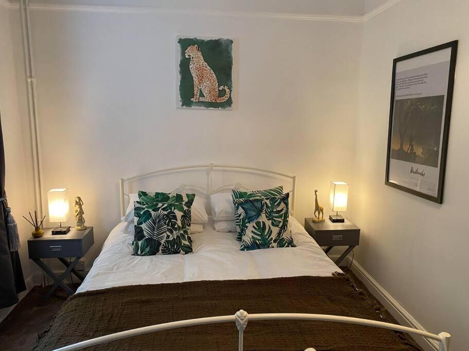 Cosy Regency Studio Apartment photo