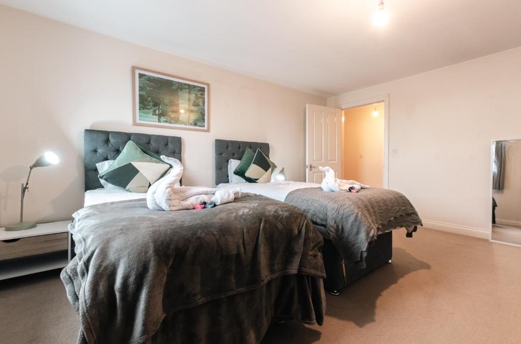 BEST PRICE! - HUGE 3 Bed 2 Bath City Centre Top Floor Apartment, Up to 10 guests - FREE SECURE PARKING - SMART TV - SINGLES OR KING SIZE BEDS, Southampton
