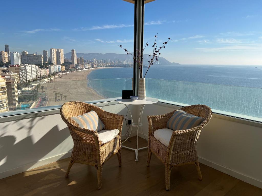 Amazing beachfront apartment - La Cala - 2