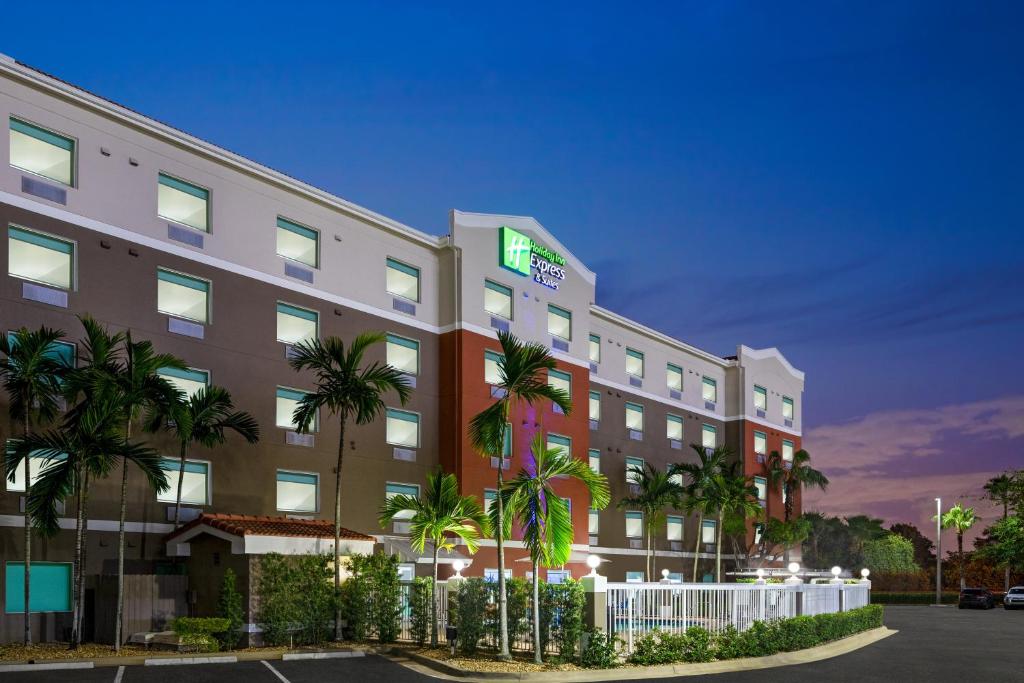 Exterior view, Holiday Inn Express Hotel & Suites Pembroke Pines Sheridan Street in Fort Lauderdale (FL)