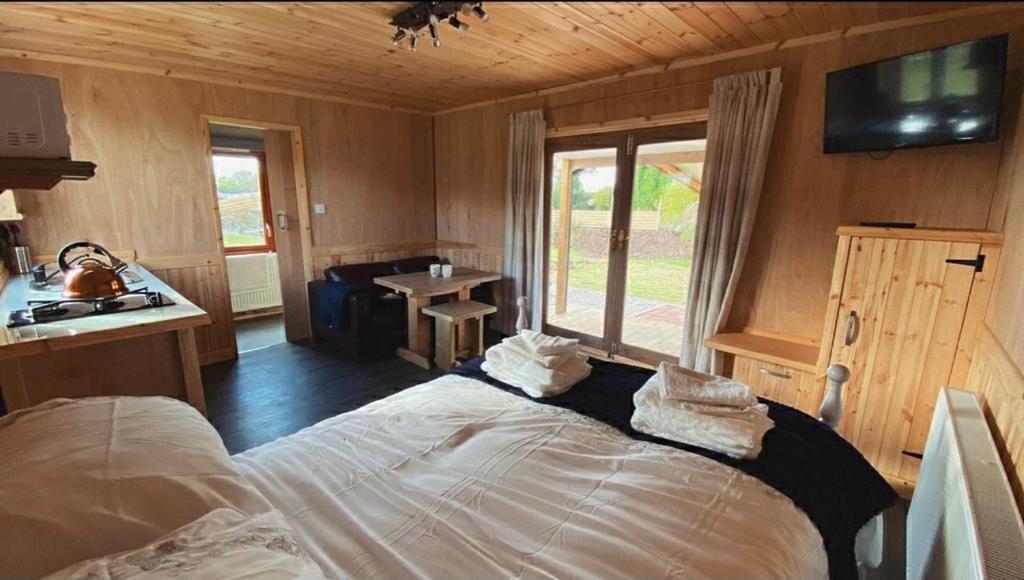 Wooden Tiny House Glamping Cabin with Hot Tub 3, Askham photo 2