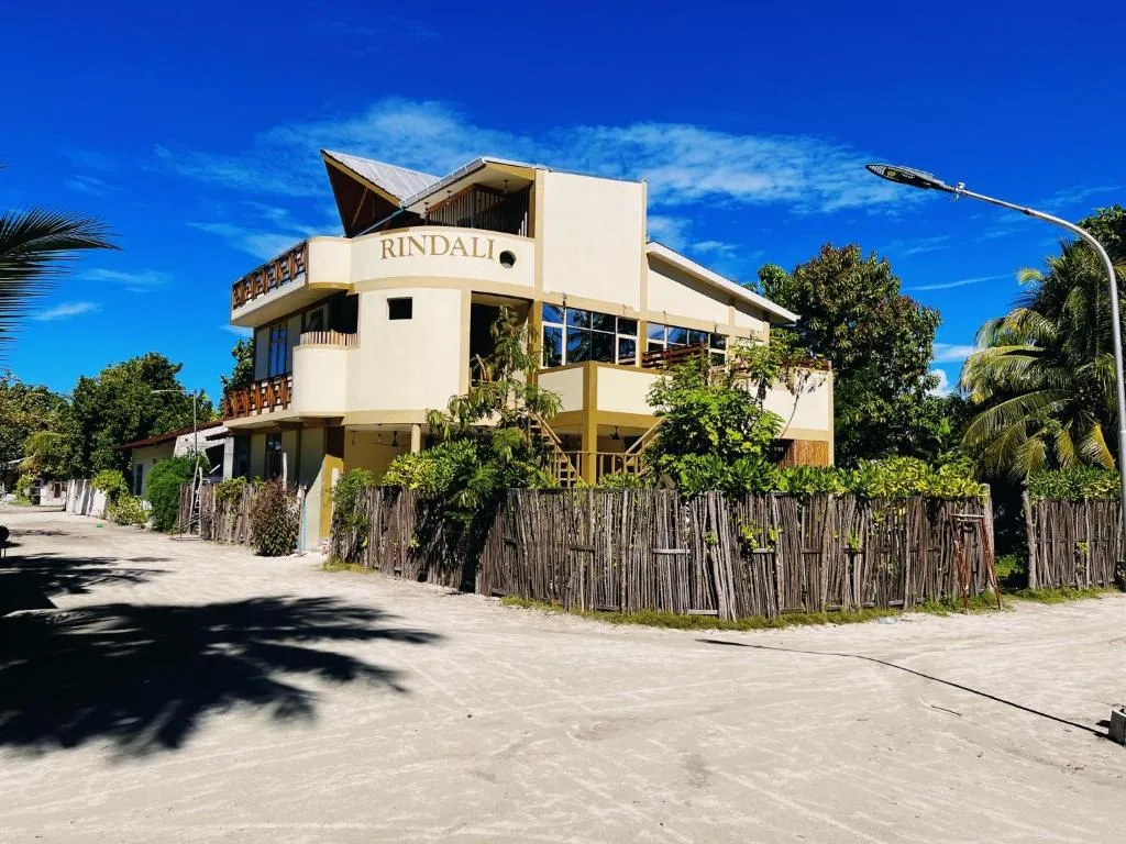 Rindali - The speedboat from Malé to the hotel departs at 1130 every Monday Thursday and Saturday and from the hotel to Malé at 0630 and five domestic flights are available every day, hotel in Dhaalu Atoll