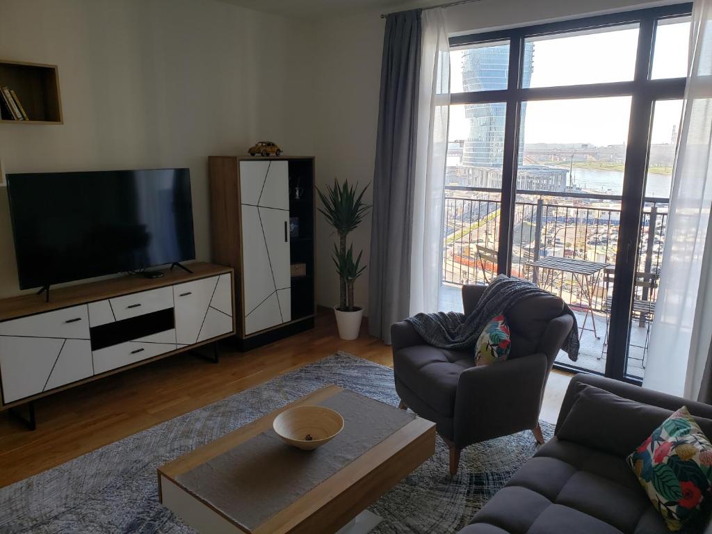 B-G Waterfront Apartment - 3