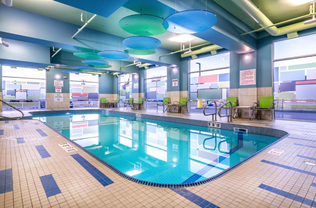 Holiday Inn Express & Suites Brandon photo