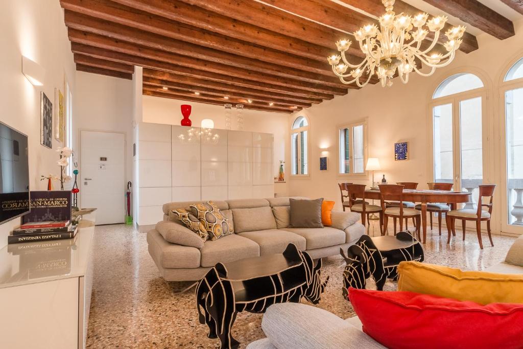 Gallery House - 2