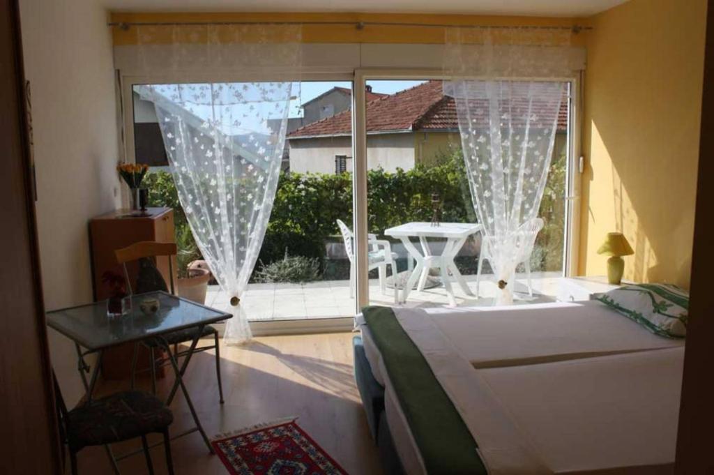 Studio apartment in Trogir with balcony, air conditioning, WiFi 4328-2, Trogir