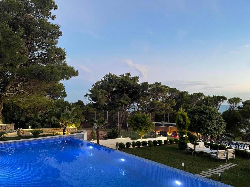 Pino Boutique Hotel - 4
