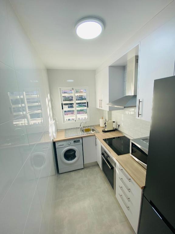 Amplio apartamento con vistas al mar, parking y wifi - 4