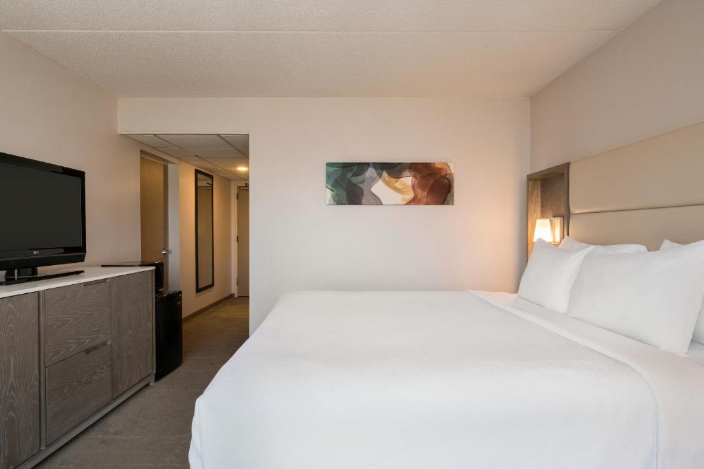 Crowne Plaza Englewood, an IHG Hotel photo