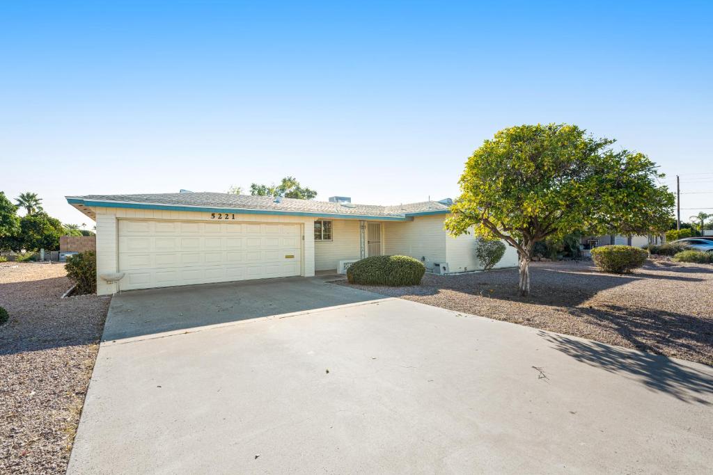 My Little Piece of the Desert, Leisure World