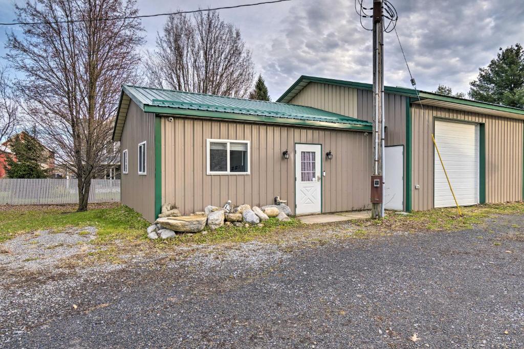 Cozy Auburn Getaway Less Than 1 Mi to Owasco Lake! (NY) reviews