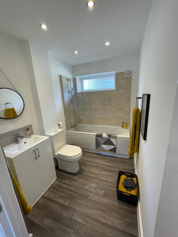 Quiet and central modern new build bungalow photo