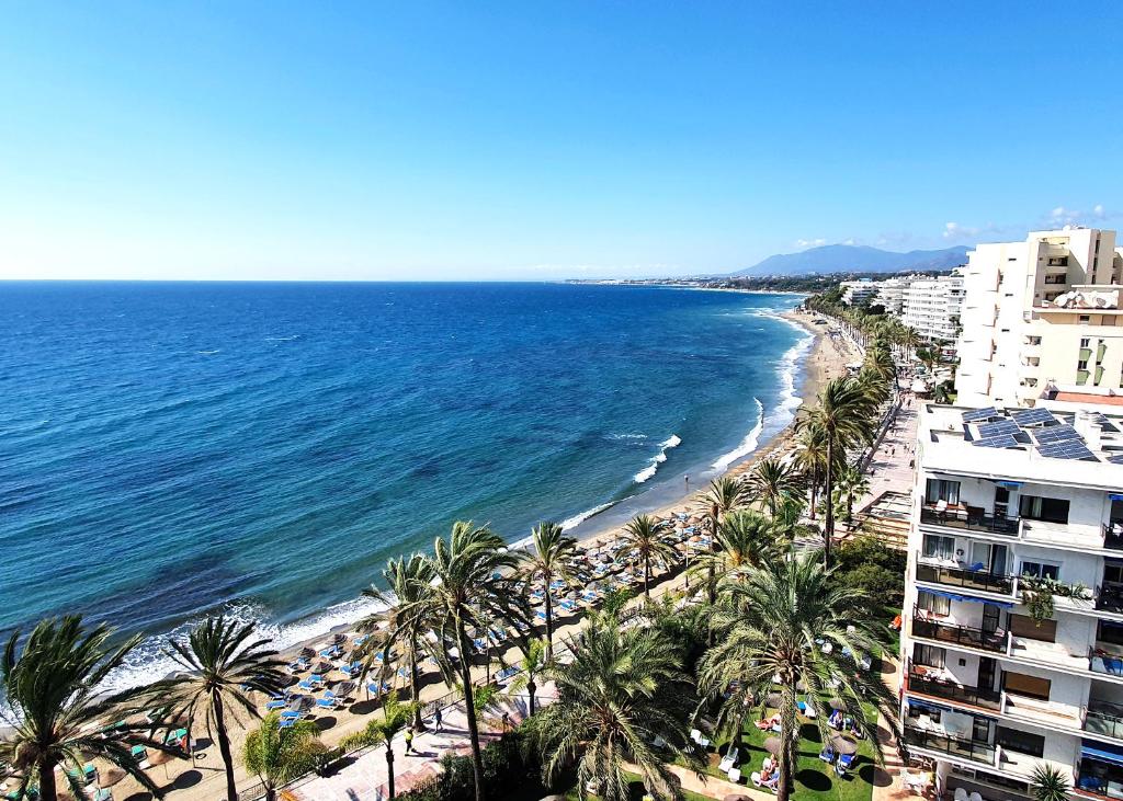 Skol 709 Duplex 1 Bedroom in Skol Marbella with Gibraltar and Sea Views - 3
