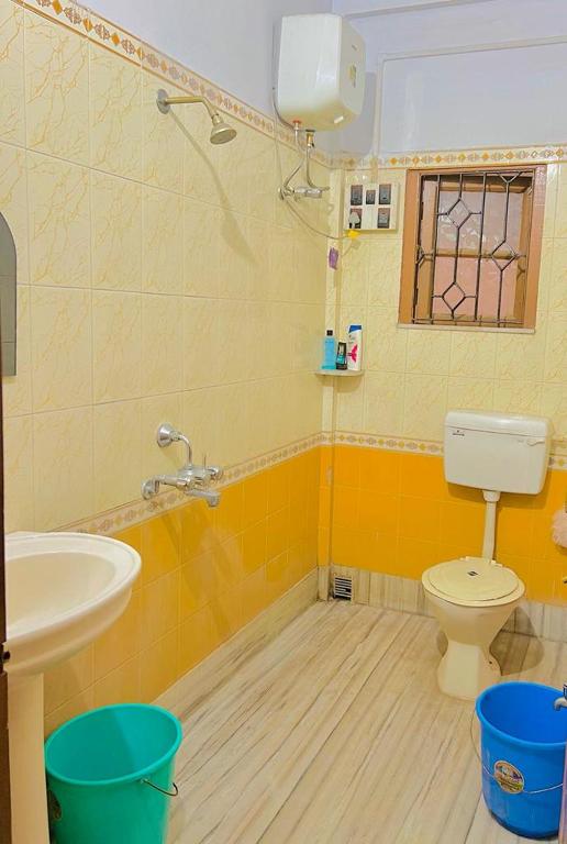 Spacious apt with Antique Furniture ,AC & Kitchen photo