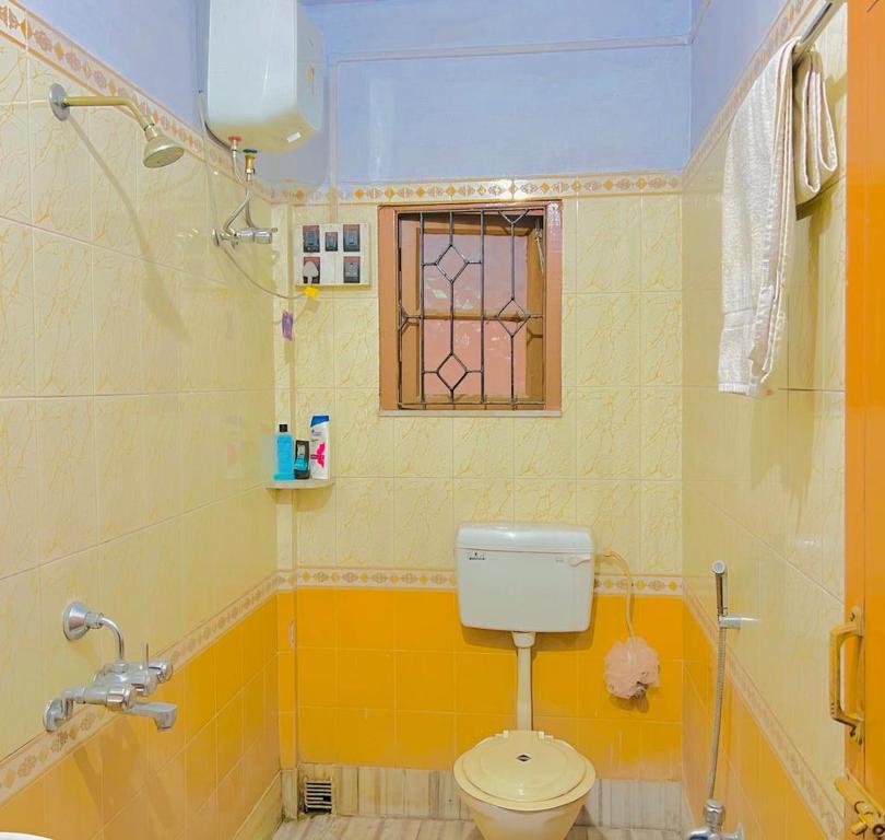 Spacious apt with Antique Furniture ,AC & Kitchen photo