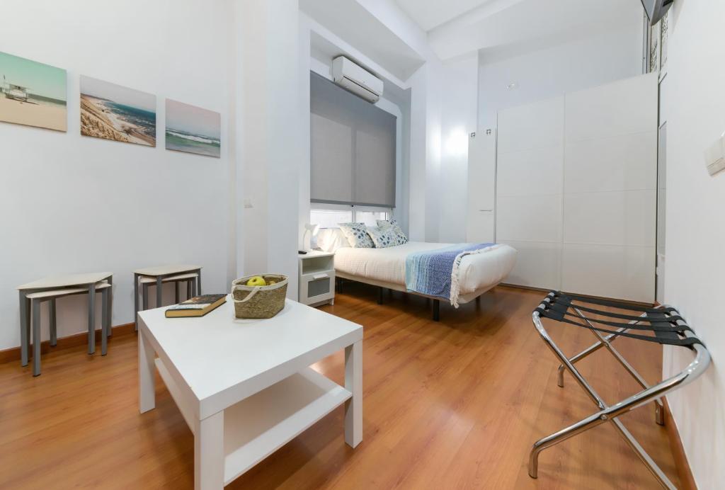 Holidays2Malaga Carreteria 97 Loft High Speed WIFI - 4