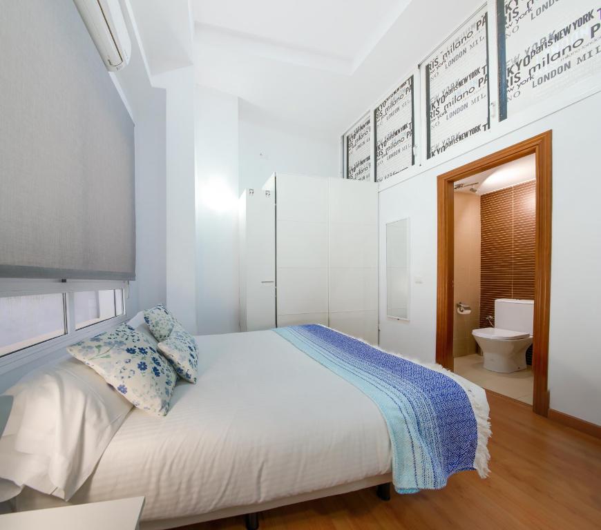 Holidays2Malaga Carreteria 97 Loft High Speed WIFI - 3