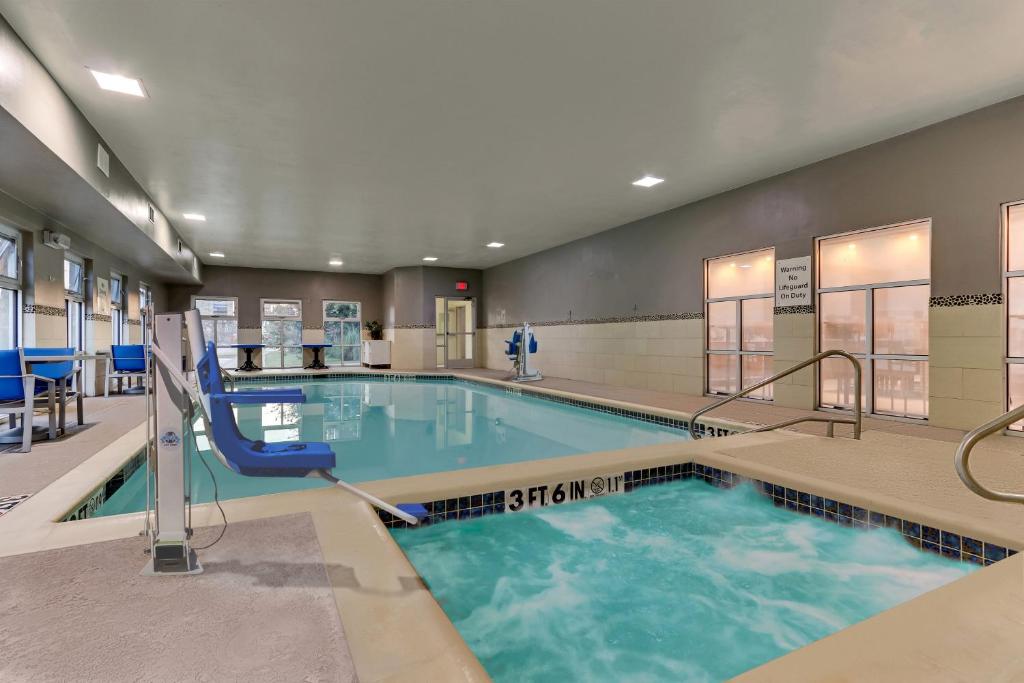 Holiday Inn Express & Suites Weatherford photo