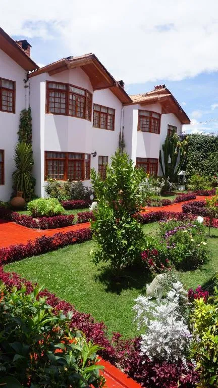 Hotel & Bungalows Villa Valencia, hotel in Huaraz