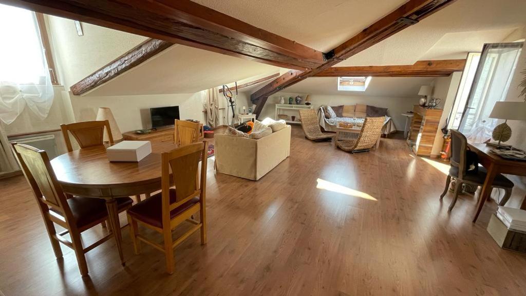 Cosy and Calm in Grenoble City Heart with free and large parking Q-Park Chavant, Grenoble