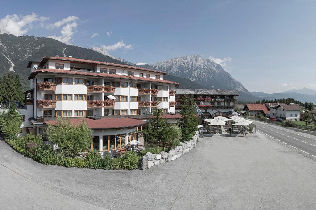 Aktiv-Hotel Traube — Hotel in Wildermieming