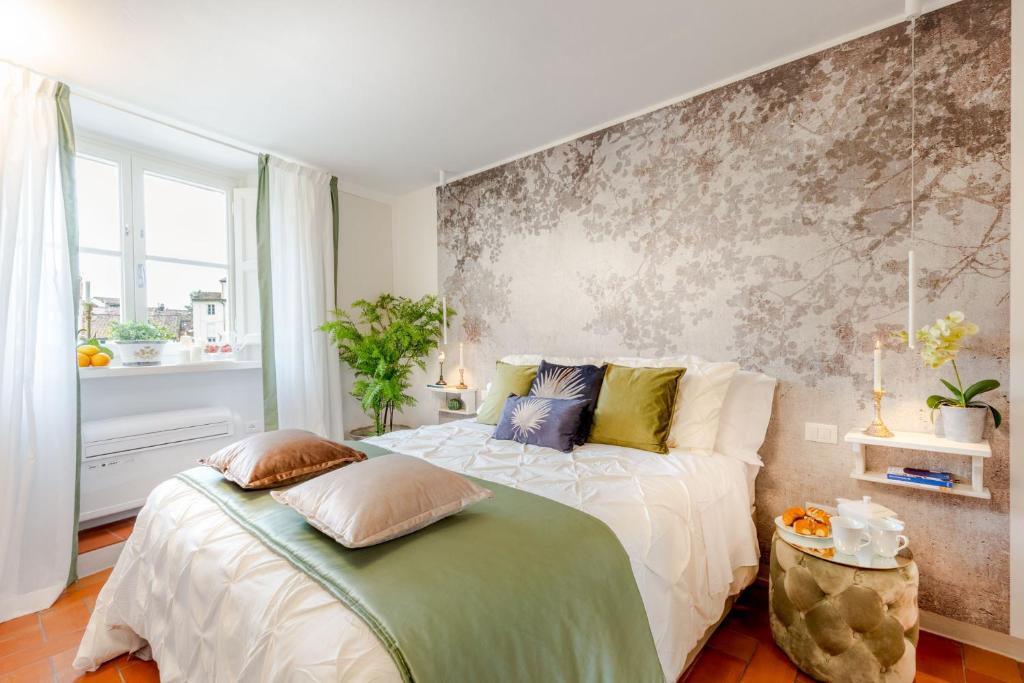 Casa Colosseum, A Million Dollar's View: the Lucca Colosseum. Luxury 1 bedroom 1 Bathroom Apartment - 4