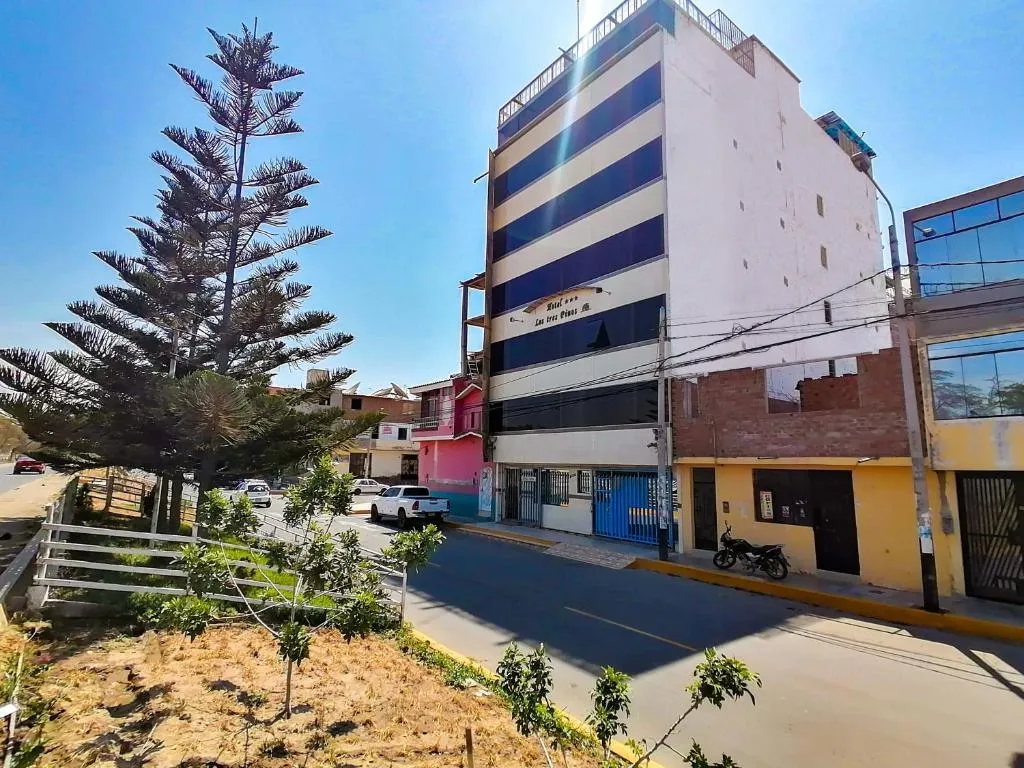 Hotel Residencial Los Tres Pinos, hotel v destinaci Chiclayo