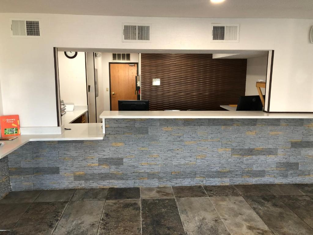 Country Inn & Suites by Radisson, Auburn, IN photo