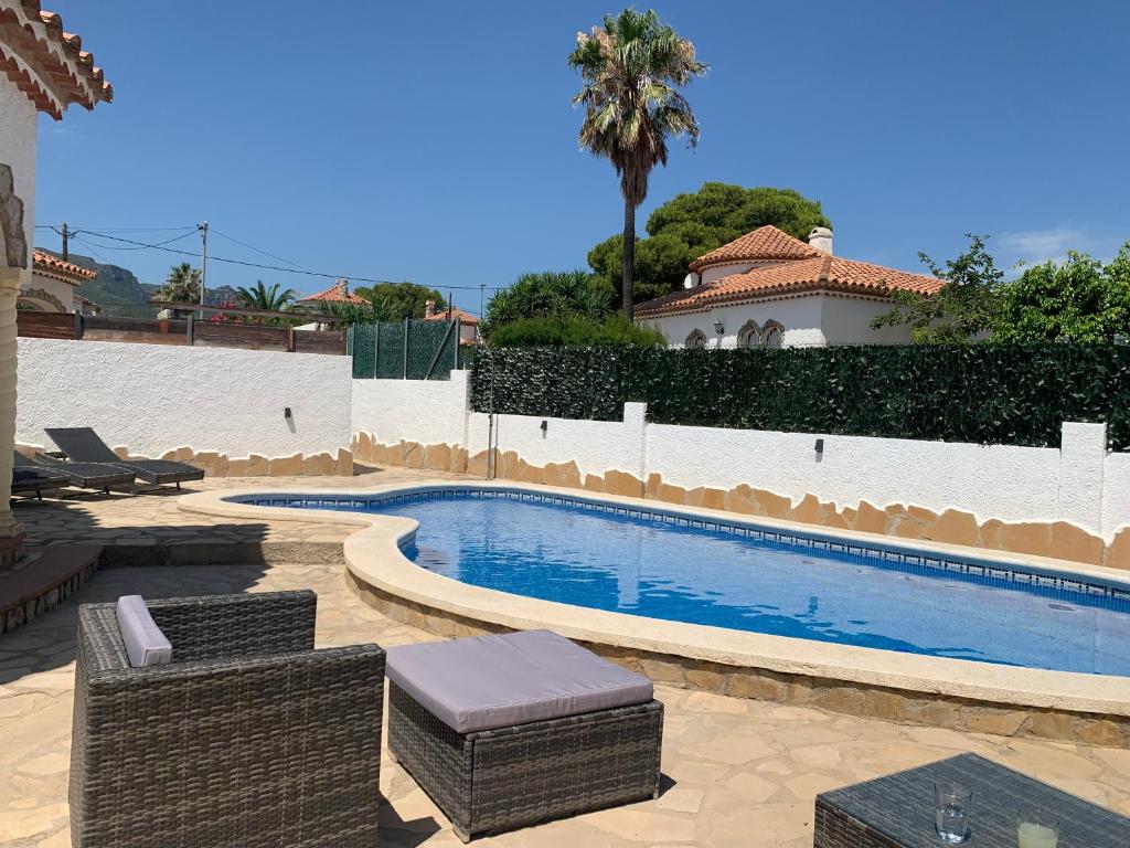 Villa Sonrisa de Oro - private swimming pool - 3