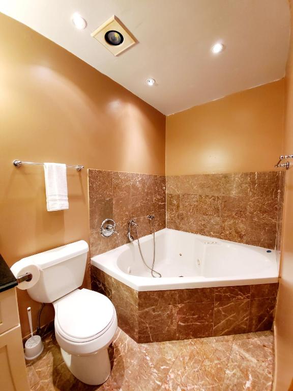 Studio with Jacuzzi Close to Loyola FREE PARKING photo