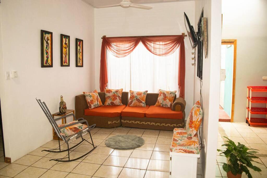 Timmy’s. House en Quepos