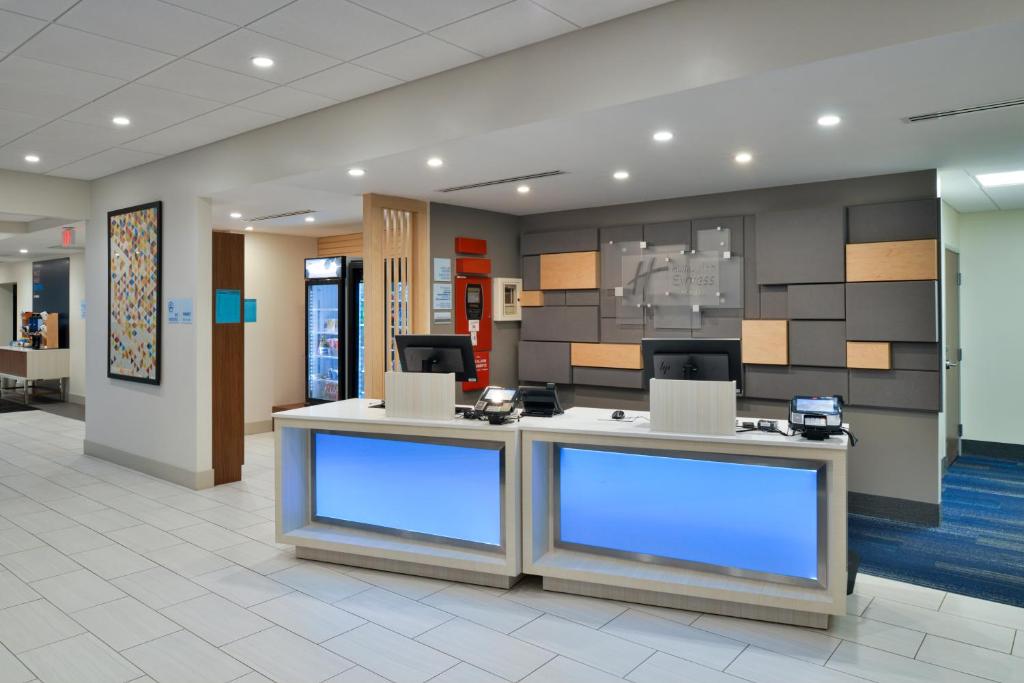 Holiday Inn Express Orlando South Park photo