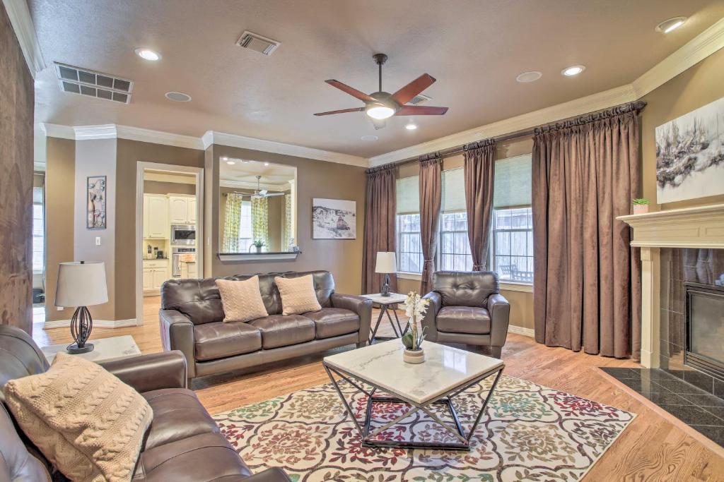 Spacious Home with Patio 5 Mi to Memorial Park, Houston