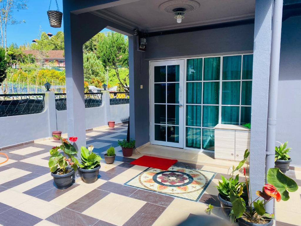 100 Backpackers Hostel photo