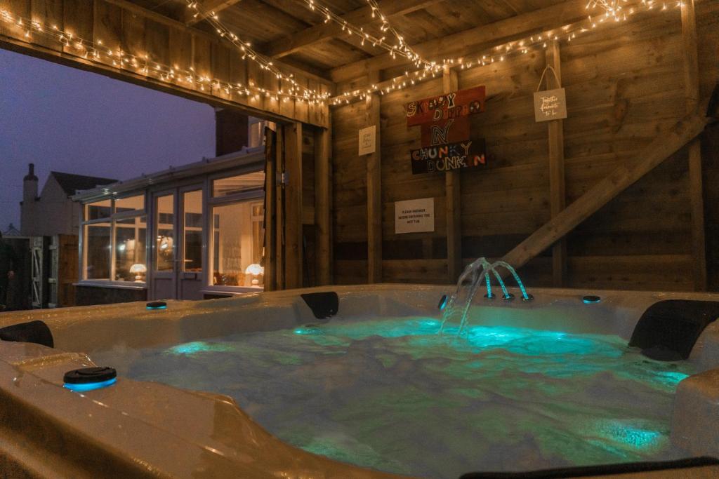 Pet-Friendly Hot Tub Cottage, Welwick photo 4