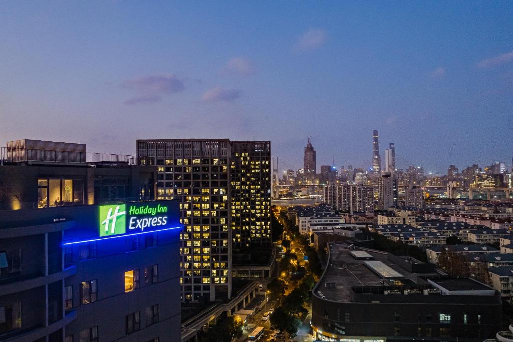 Holiday Inn Express Shanghai Expo Centre photo