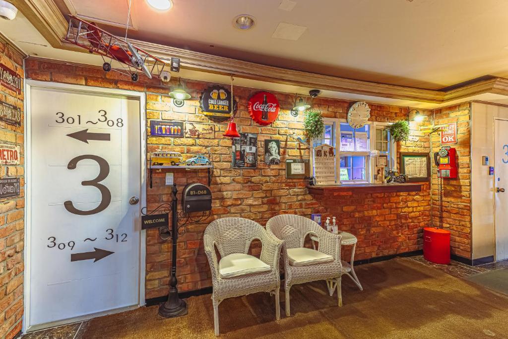 Front desk [24-hour]