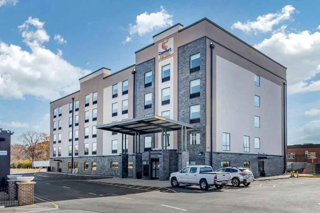 Comfort Suites St Louis - Sunset Hills，位于圣路易斯的酒店