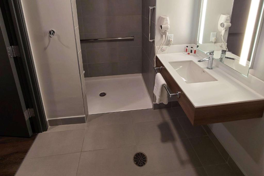Microtel Inn & Suites by Wyndham Milford photo