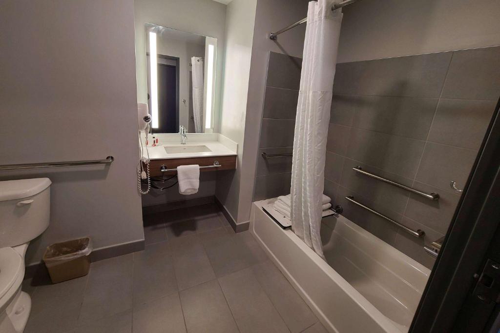Microtel Inn & Suites by Wyndham Milford photo