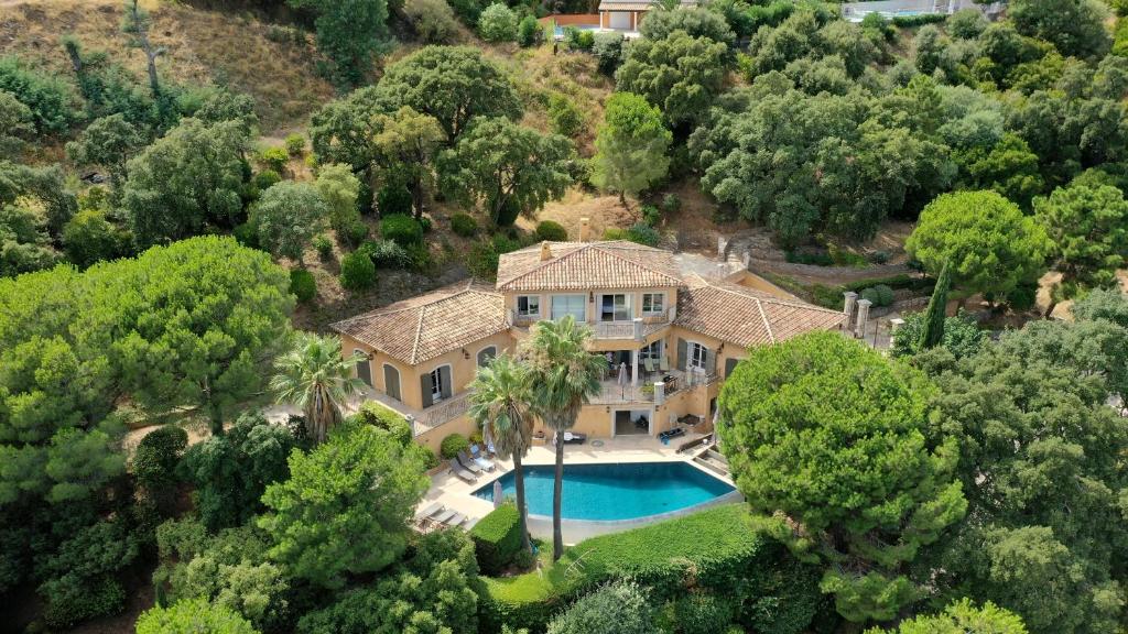 Villa Darius Belle et grande villa, piscine, clim, vue mer Cavalaire sur Mer - 1