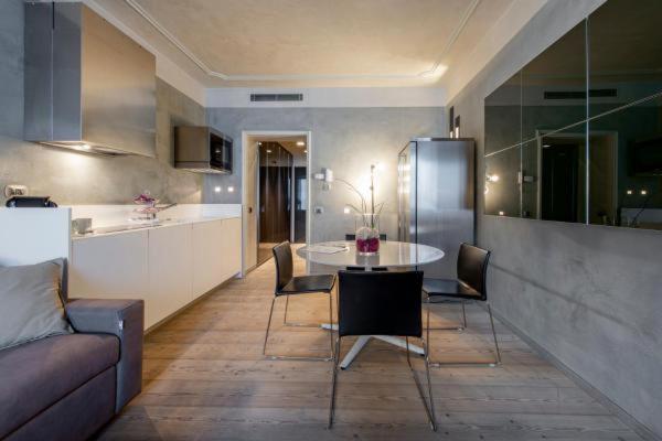 Milan Royal Suites - LUXURY DUOMO photo