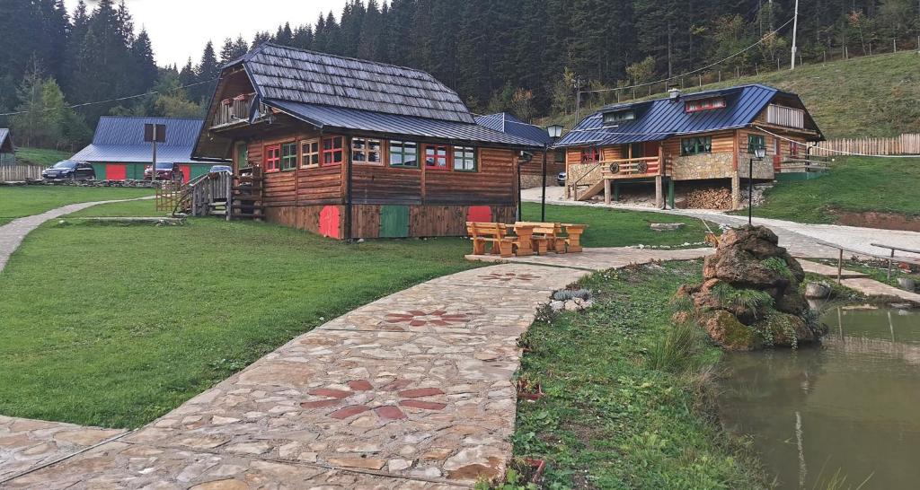 Mala koliba Dolina mira - 4