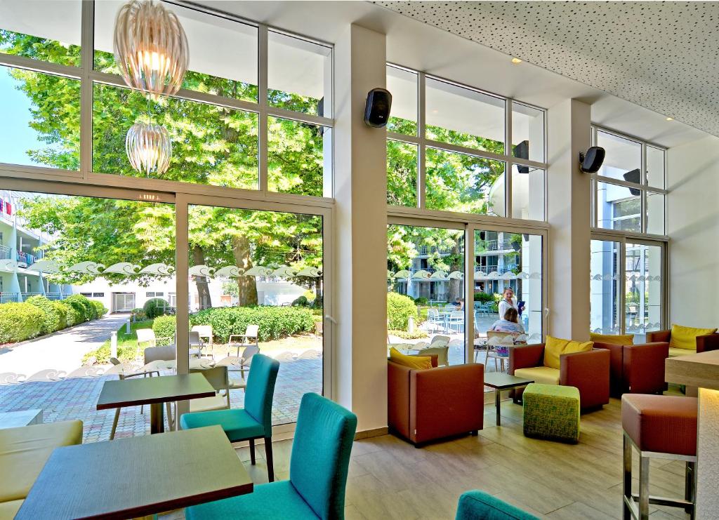 Ralitsa AquaClub Hotel & Aquapark — Restaurant & bars in Albena, Dobrich