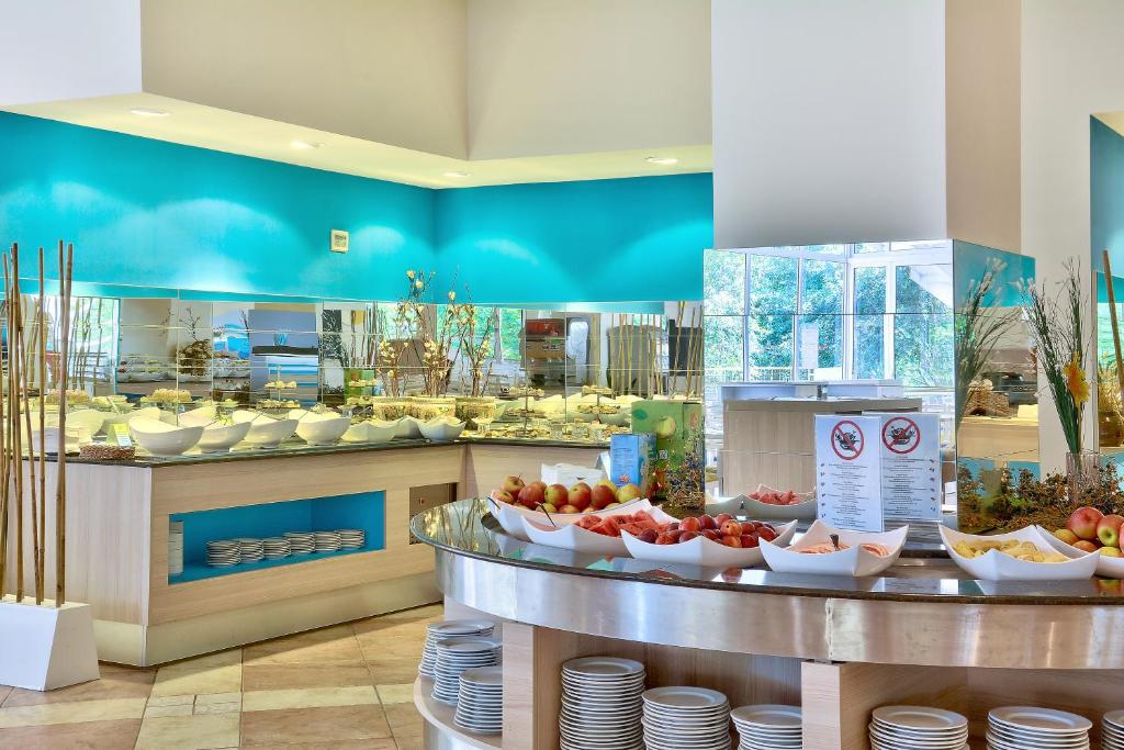 Ralitsa AquaClub Hotel & Aquapark — Restaurant & bars in Albena, Dobrich